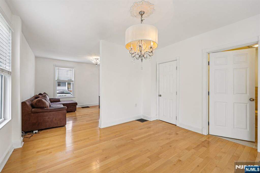 3 Bedroom Single Family Home/House's Image 7