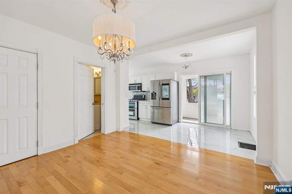 3 Bedroom Single Family Home/House's Image 8