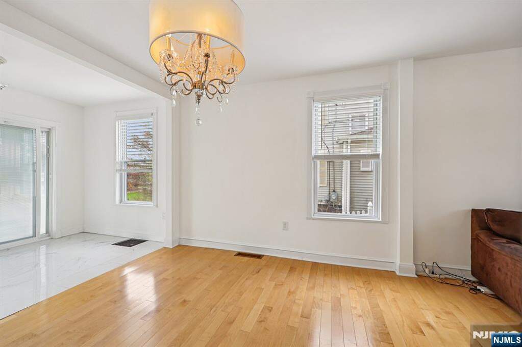 3 Bedroom Single Family Home/House's Image 9