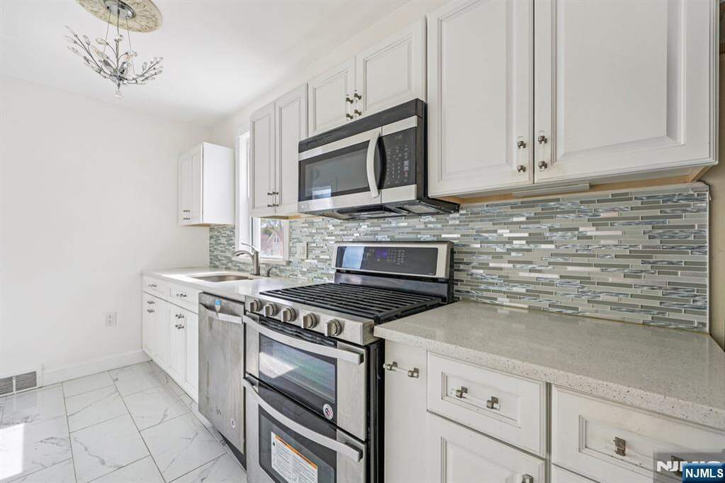 3 Bedroom Single Family Home/House's Image 13