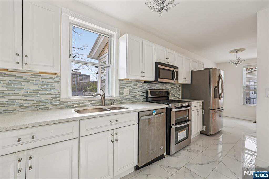 3 Bedroom Single Family Home/House's Image 14