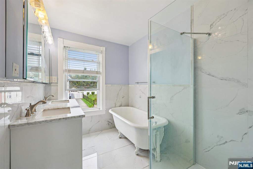 3 Bedroom Single Family Home/House's Image 31