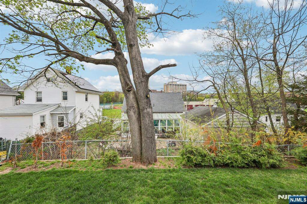3 Bedroom Single Family Home/House's Image 40