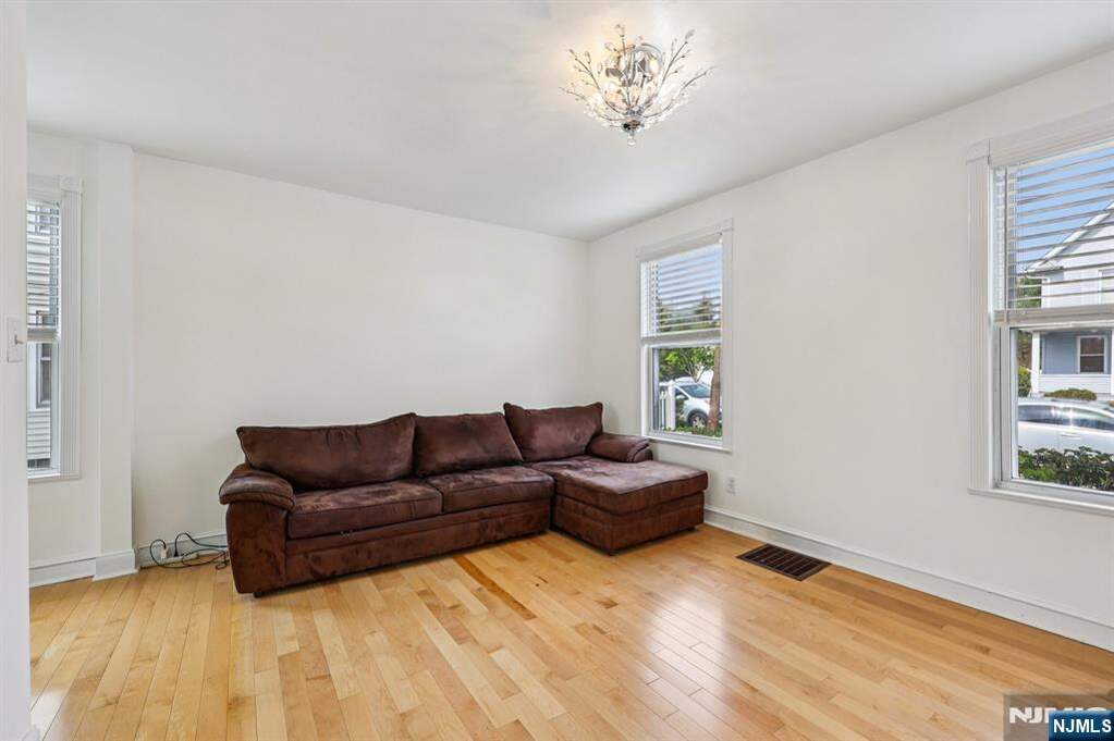 3 Bedroom Single Family Home/House's Image 3