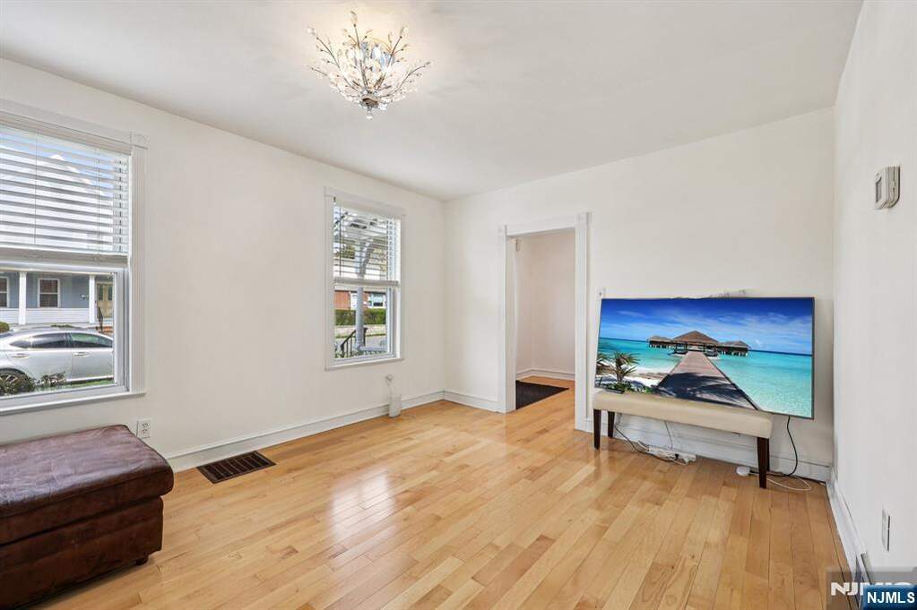 3 Bedroom Single Family Home/House's Image 5