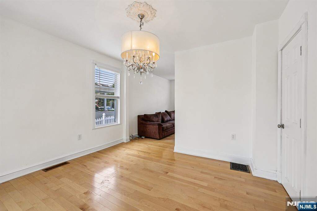 3 Bedroom Single Family Home/House's Image 6