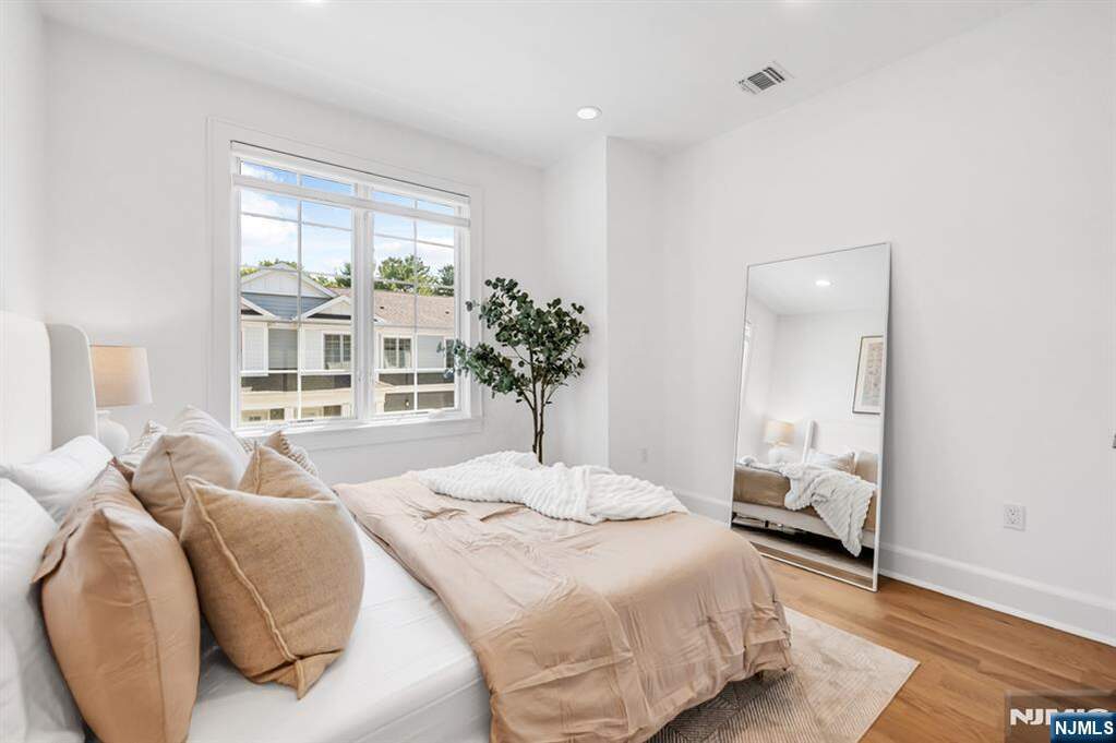 3 Bedroom Villa/Townhouse's Image 21