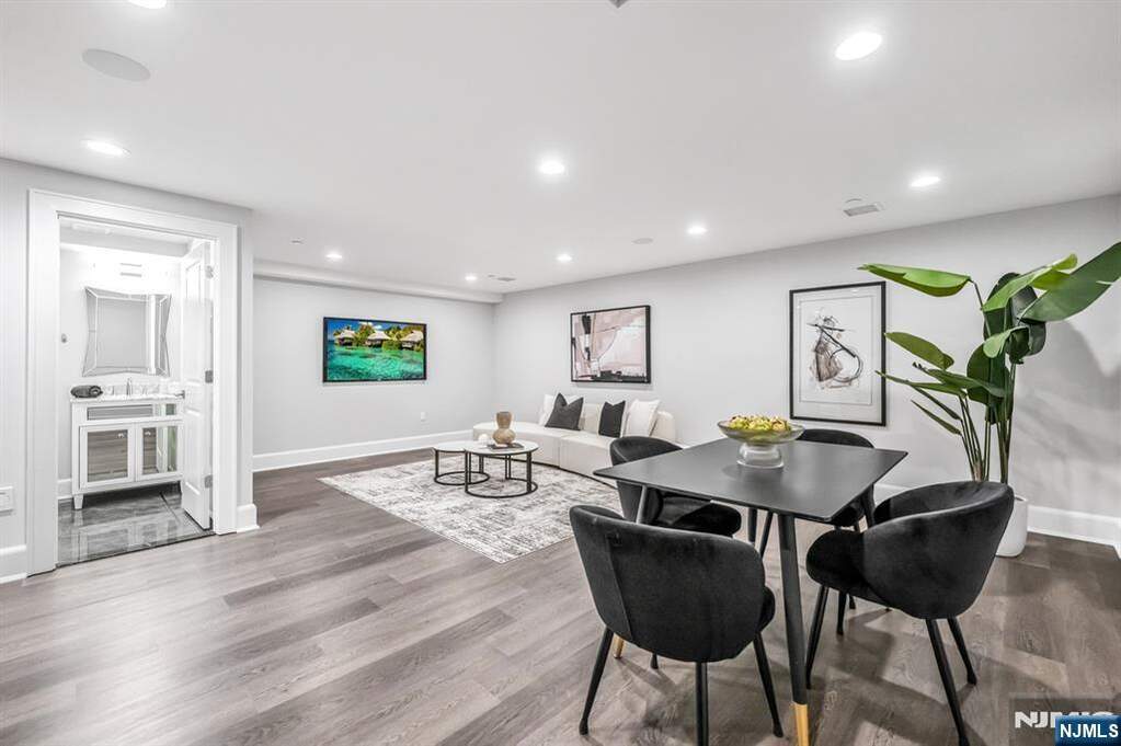 3 Bedroom Villa/Townhouse's Image 31