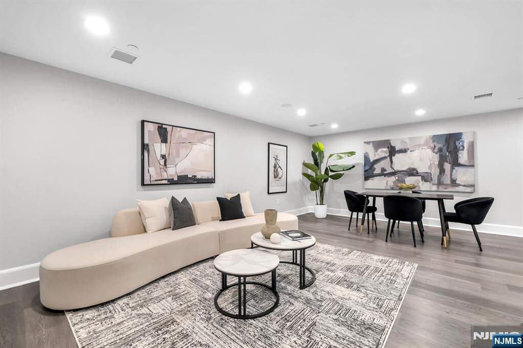 3 Bedroom Villa/Townhouse's Image 32