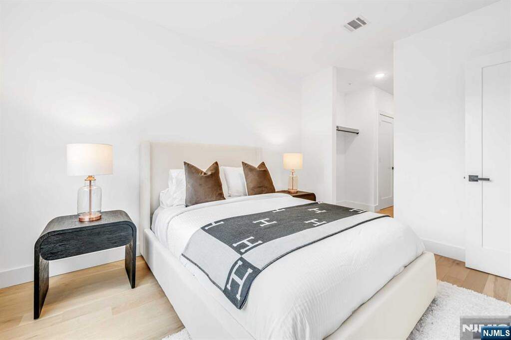 1 Bedroom Apartment/Flat's Image 5