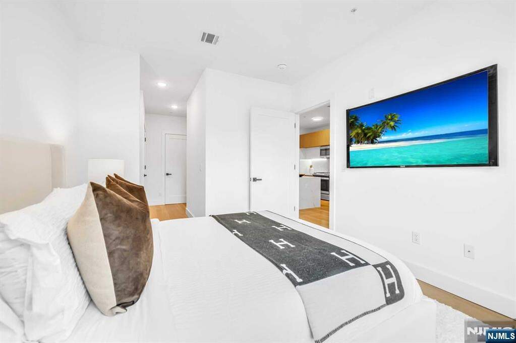 1 Bedroom Apartment/Flat's Image 6