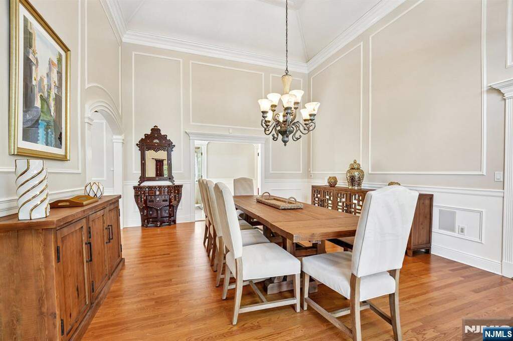 5 Bedroom Single Family Home/House's Image 10