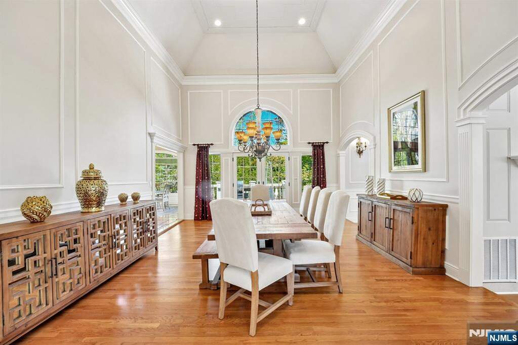 5 Bedroom Single Family Home/House's Image 11