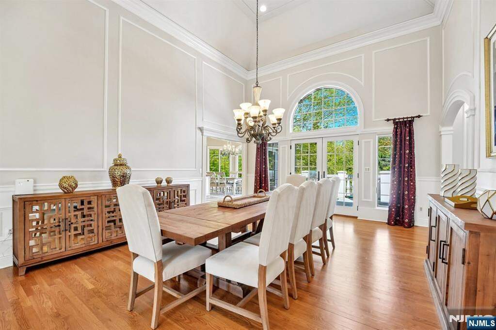 5 Bedroom Single Family Home/House's Image 12