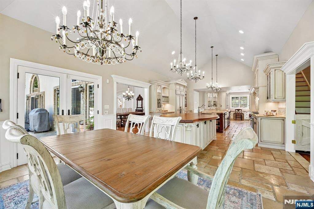 5 Bedroom Single Family Home/House's Image 16