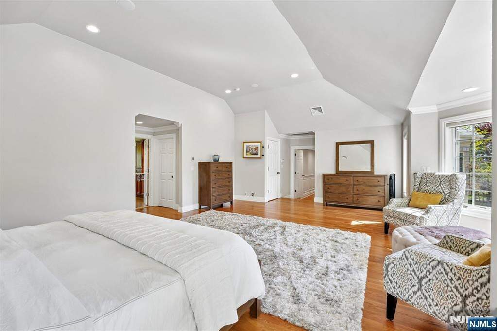5 Bedroom Single Family Home/House's Image 28