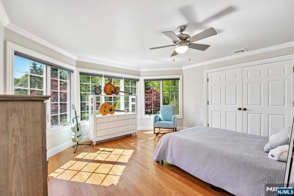 5 Bedroom Single Family Home/House's Image 30