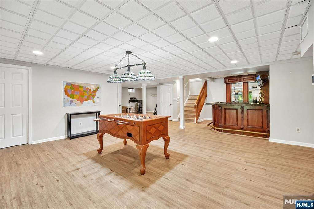 5 Bedroom Single Family Home/House's Image 33