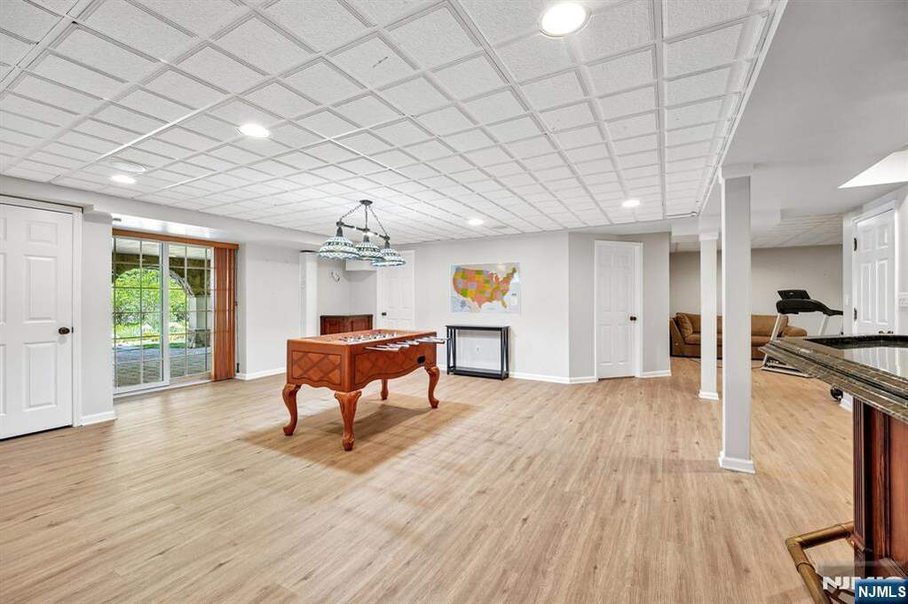 5 Bedroom Single Family Home/House's Image 34