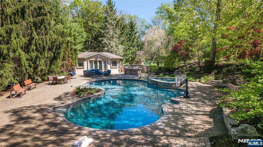 5 Bedroom Single Family Home/House's Image 43