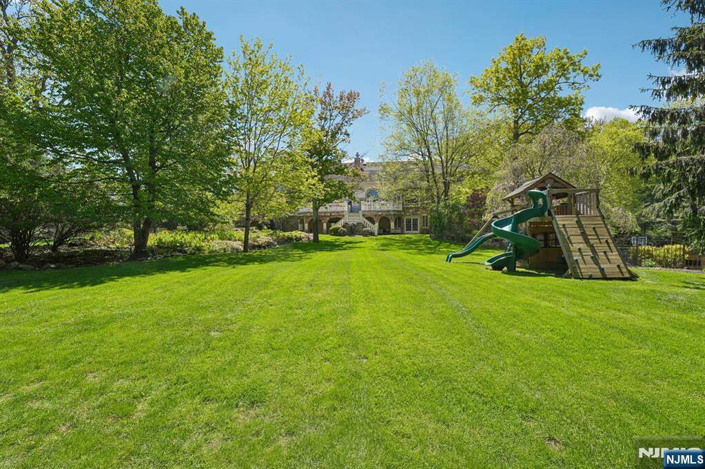5 Bedroom Single Family Home/House's Image 46