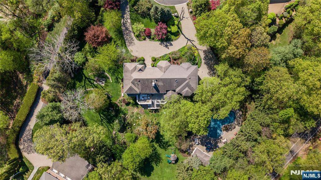 5 Bedroom Single Family Home/House's Image 47