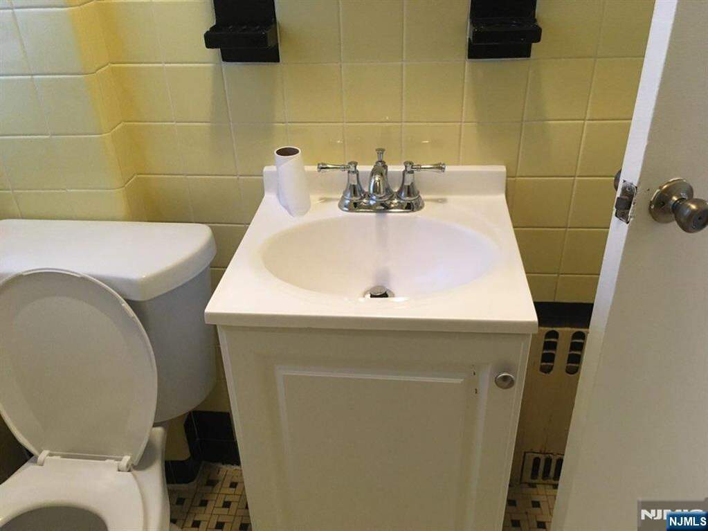 7 Bedroom Multi Unit's Image 10