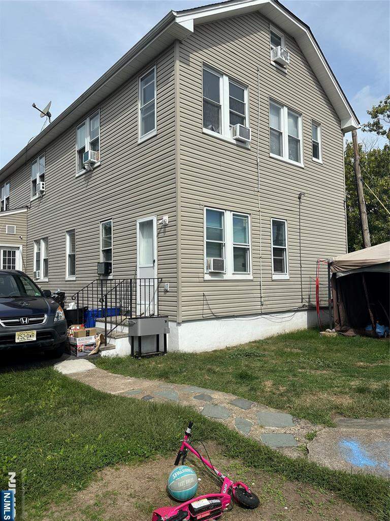 7 Bedroom Multi Unit's Image 4