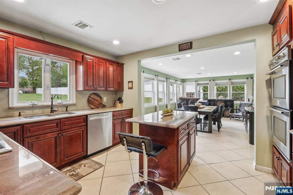 3 Bedroom Single Family Home/House's Image 10
