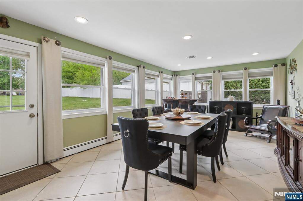 3 Bedroom Single Family Home/House's Image 11