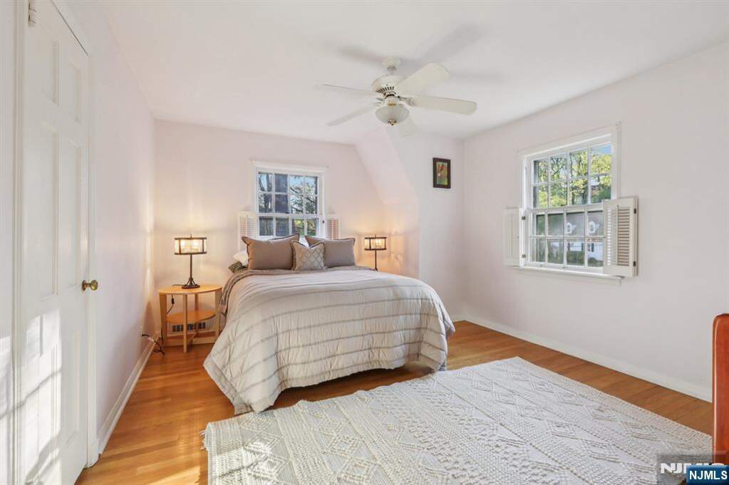 6 Bedroom Single Family Home/House's Image 20