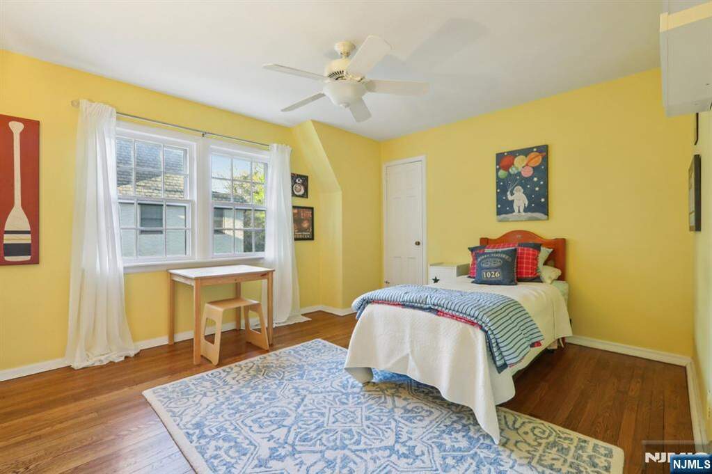 6 Bedroom Single Family Home/House's Image 21