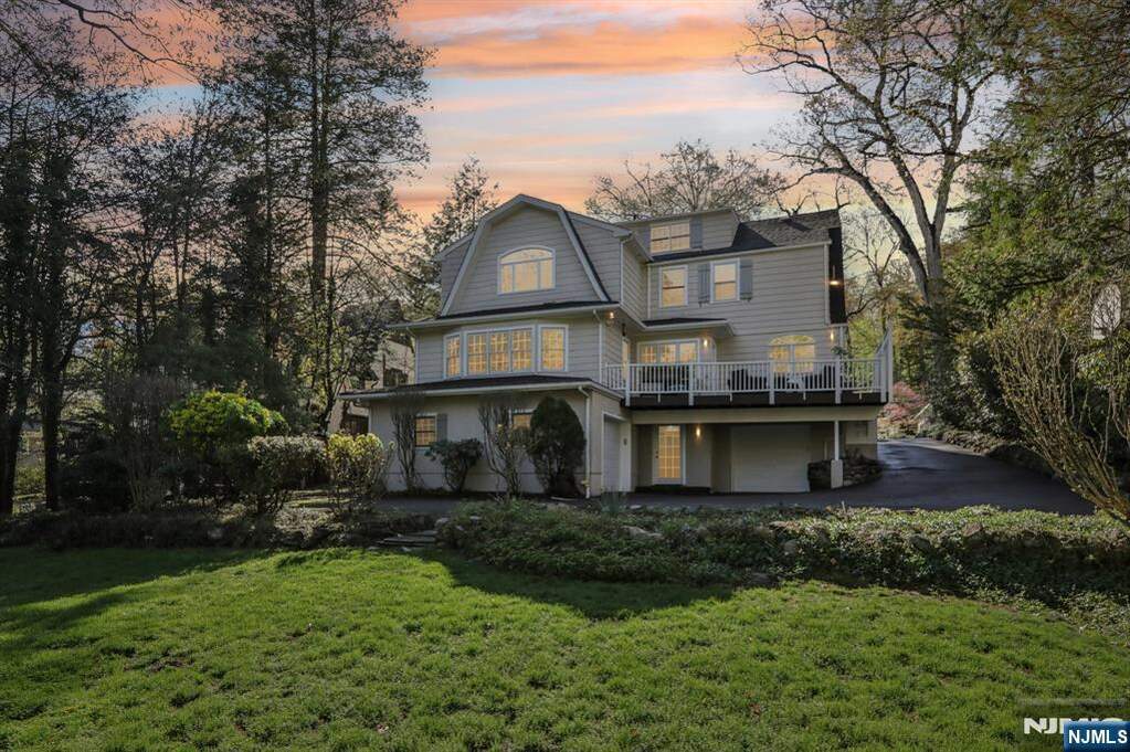 6 Bedroom Single Family Home/House's Image 34