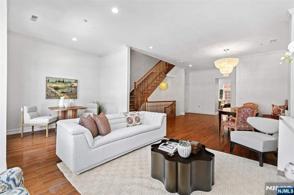4 Bedroom Villa/Townhouse's Image 7