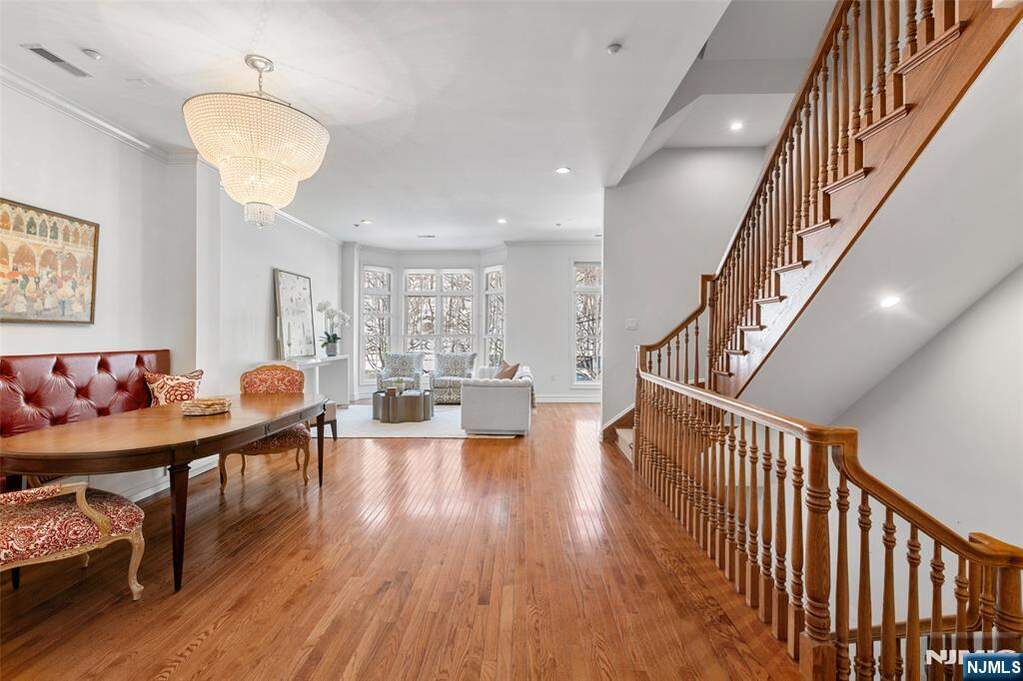 4 Bedroom Villa/Townhouse's Image 4