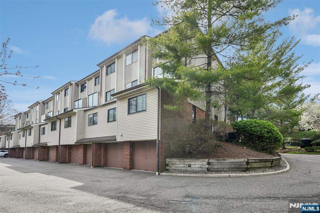 3 Bedroom Villa/Townhouse's Image 19