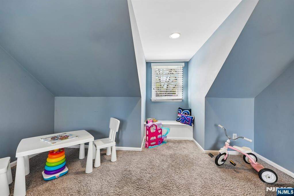 4 Bedroom Single Family Home/House's Image 14