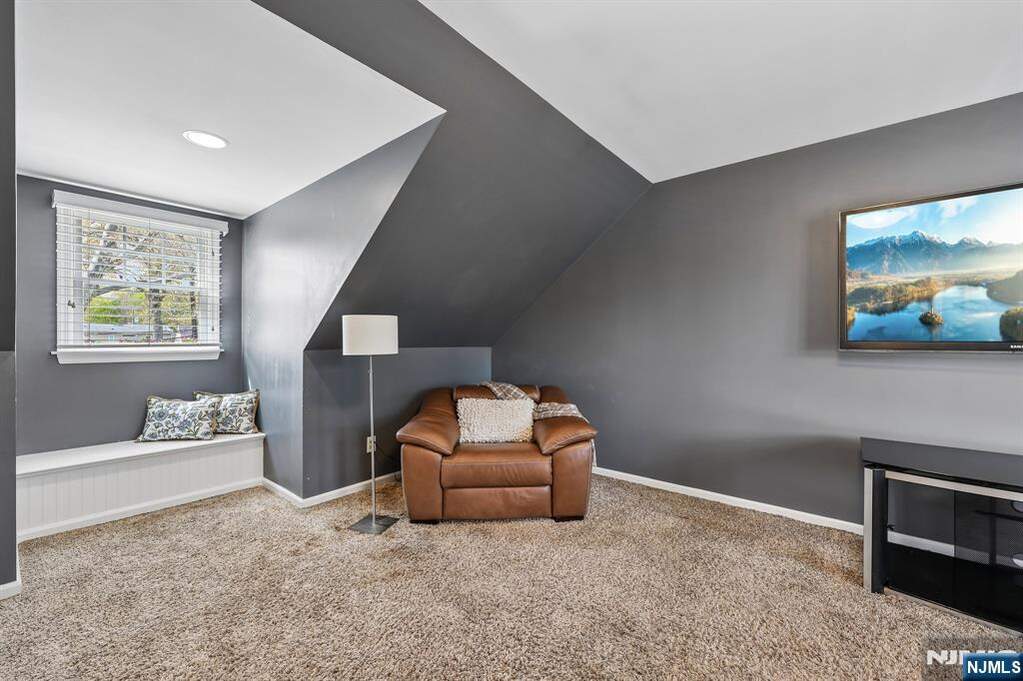 4 Bedroom Single Family Home/House's Image 17