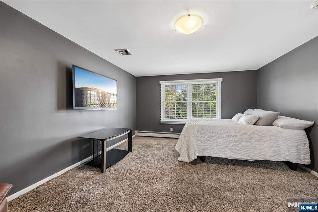 4 Bedroom Single Family Home/House's Image 18