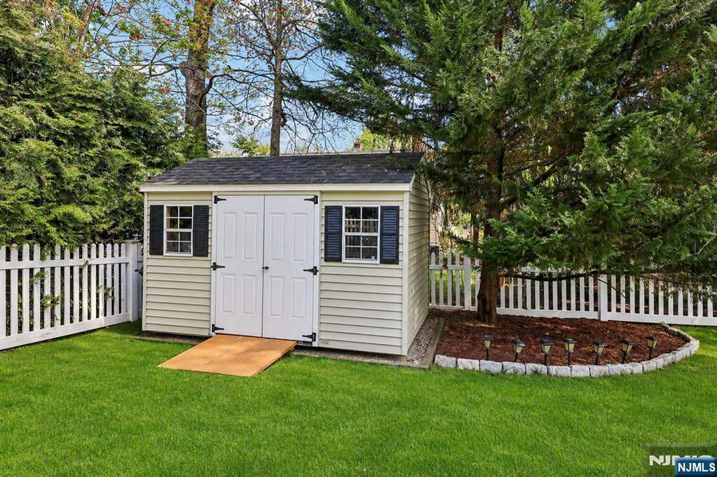 4 Bedroom Single Family Home/House's Image 31