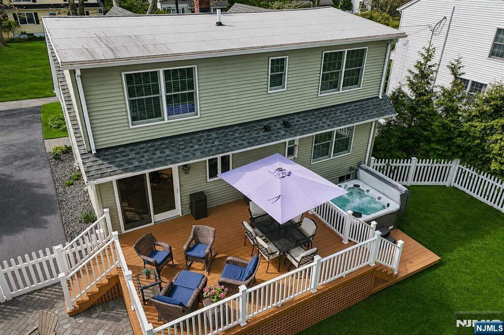 4 Bedroom Single Family Home/House's Image 32