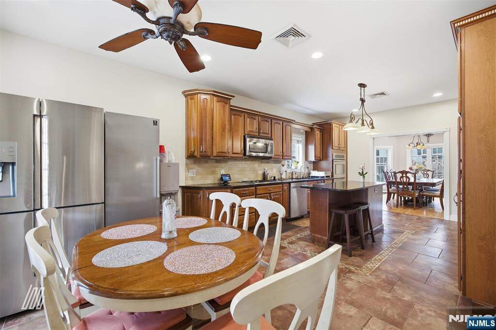 3 Bedroom Single Family Home/House's Image 9