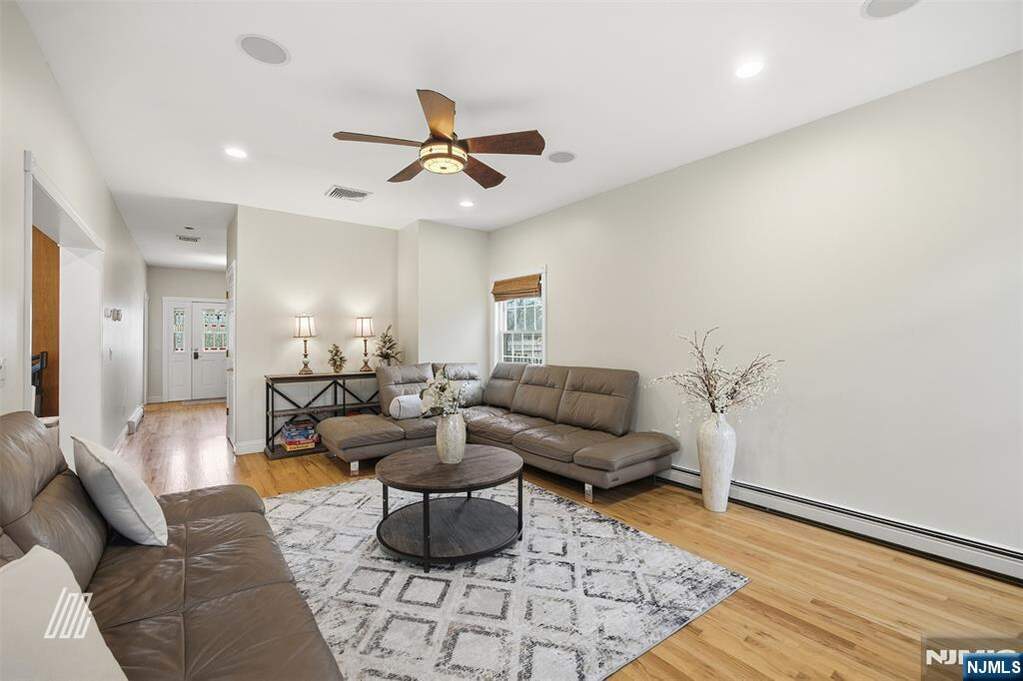 3 Bedroom Single Family Home/House's Image 12