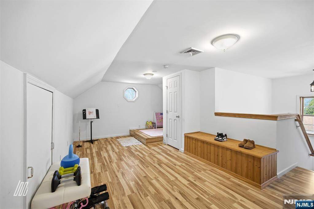 3 Bedroom Single Family Home/House's Image 27