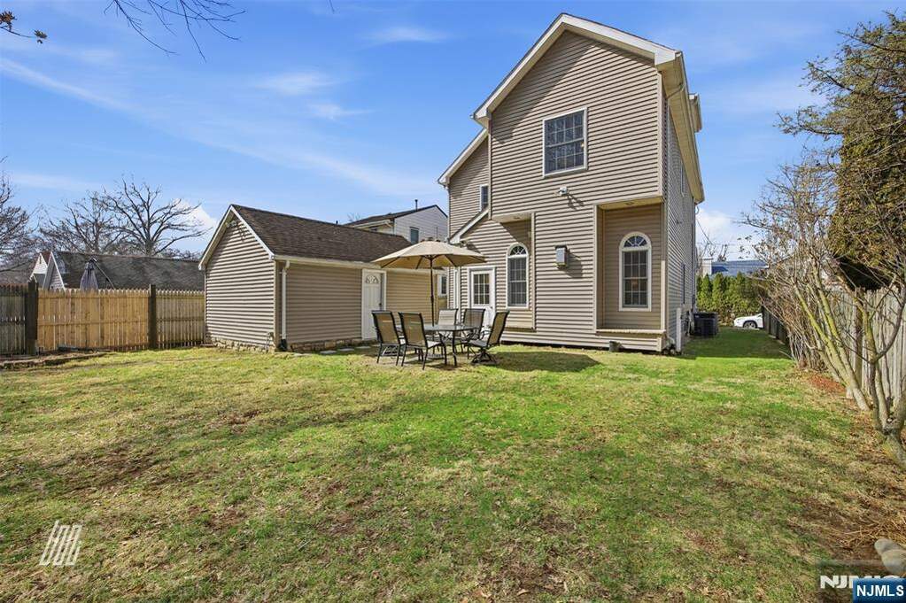 3 Bedroom Single Family Home/House's Image 33