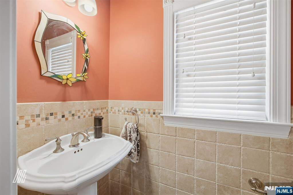 3 Bedroom Single Family Home/House's Image 3