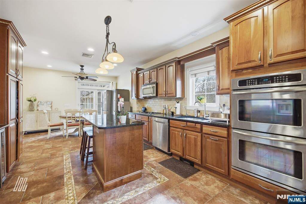 3 Bedroom Single Family Home/House's Image 6