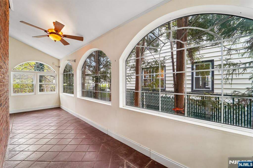 3 Bedroom Single Family Home/House's Image 11