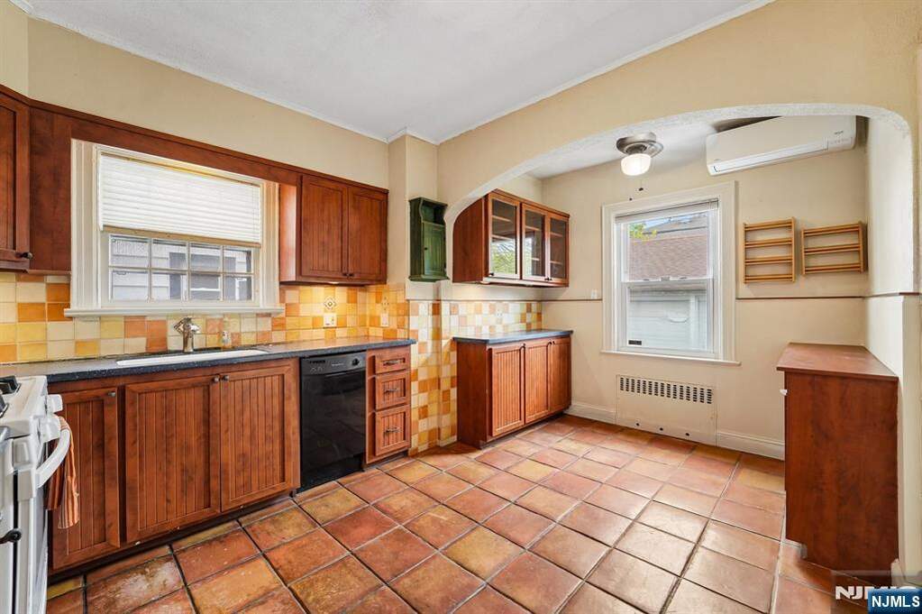 3 Bedroom Single Family Home/House's Image 12