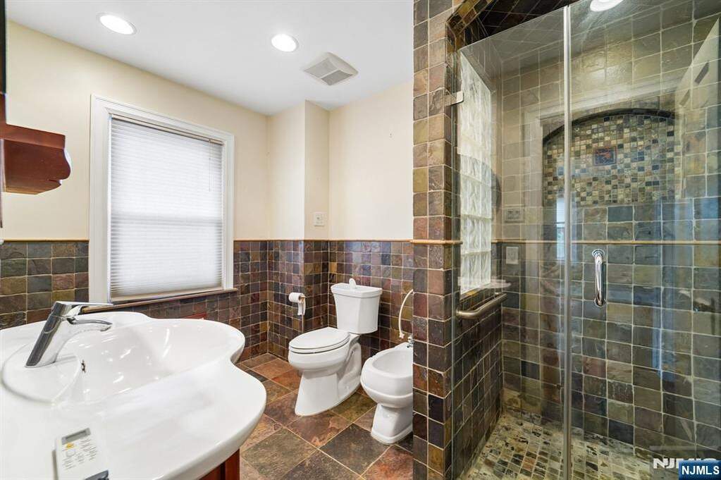 3 Bedroom Single Family Home/House's Image 27
